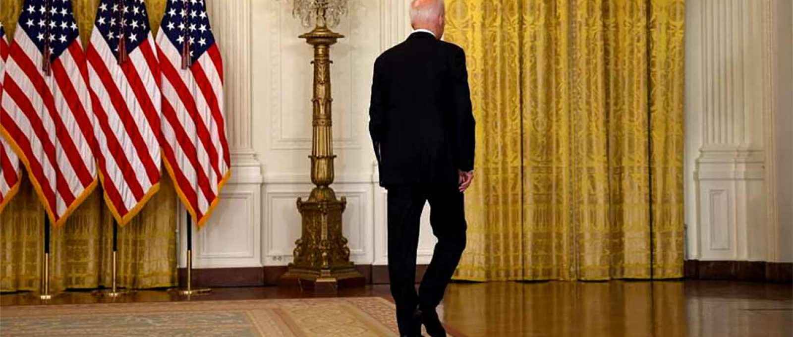 Joe Biden sai sem responder perguntas depois de discursar sobre a crise no Afeganistão na Casa Branca em 16 de agosto de 2021 em Washington (Foto: Anna Moneymaker/Getty Images).