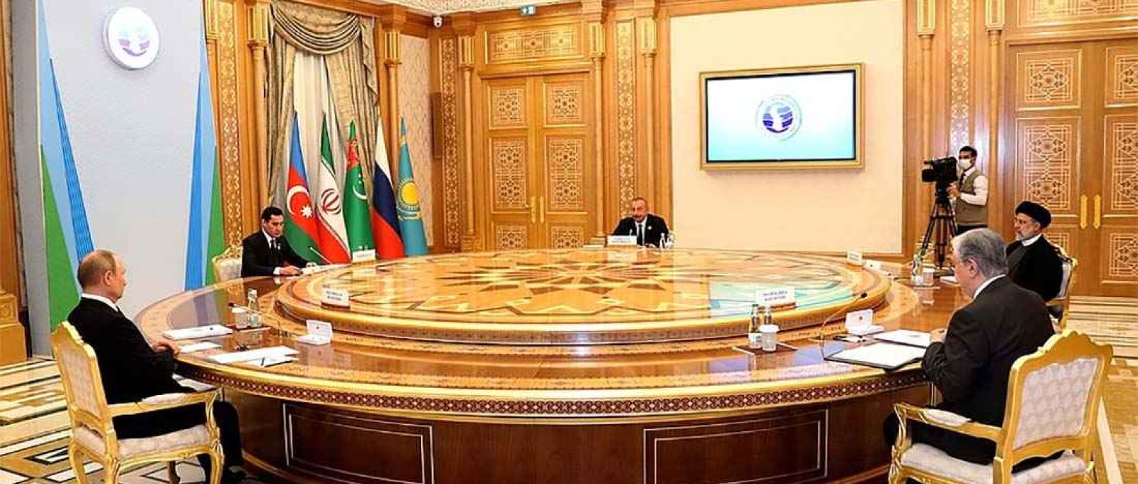 Reunião restrita aos chefes de estado participantes da 6ª Cúpula do Cáspio (Serviço de Imprensa da Presidência do Turcomenistão).