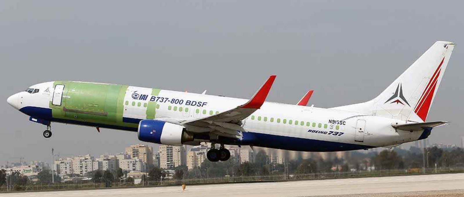 B737-800BDSF Convertido (Foto: IAI).