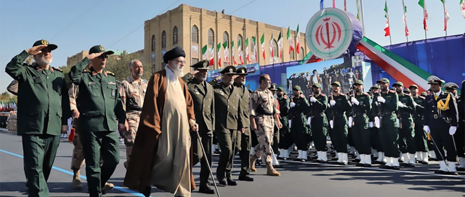 O líder supremo do Irã, aiatolá Khamenei, em uma cerimônia de graduação de oficiais das Forças Armadas na Academia Imam Ali em Teerã, Irã, em 10 de outubro de 2023 (Website do Líder Supremo do Irã).