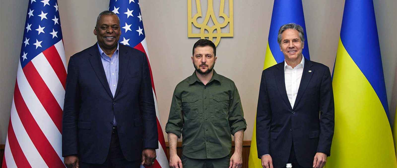 O secretário de Defesa dos EUA, Lloyd Austin, o presidente ucraniano, Volodymyr Zelensky, e o secretário de Estado dos EUA, Antony Blinken, em Kiev, Ucrânia, em 24 de abril de 2022 (Agência de Imprensa Presidencial da Ucrânia via Getty Images).