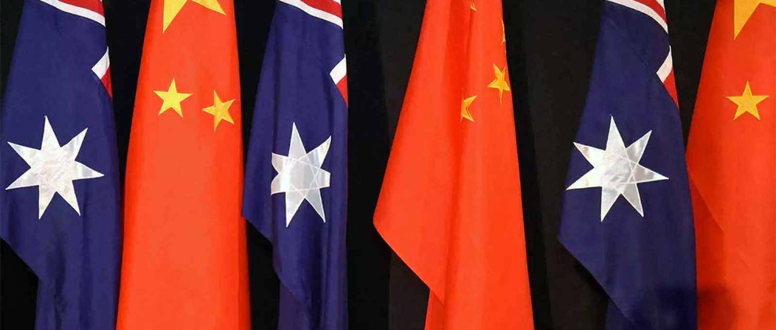 A China  suspendeu um acordo econômico com a Austrália, piorando a já conturbada relação entre os países em meio a altercações sobre a pandemia do covid-19 e acusações de abusos de direitos humanos (Foto: Lukas Coch/AFP).