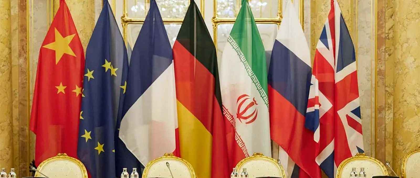 Bandeiras dos países participantes das negociações para reviver o acordo nuclear com o Irã em Viena (Reuters).
