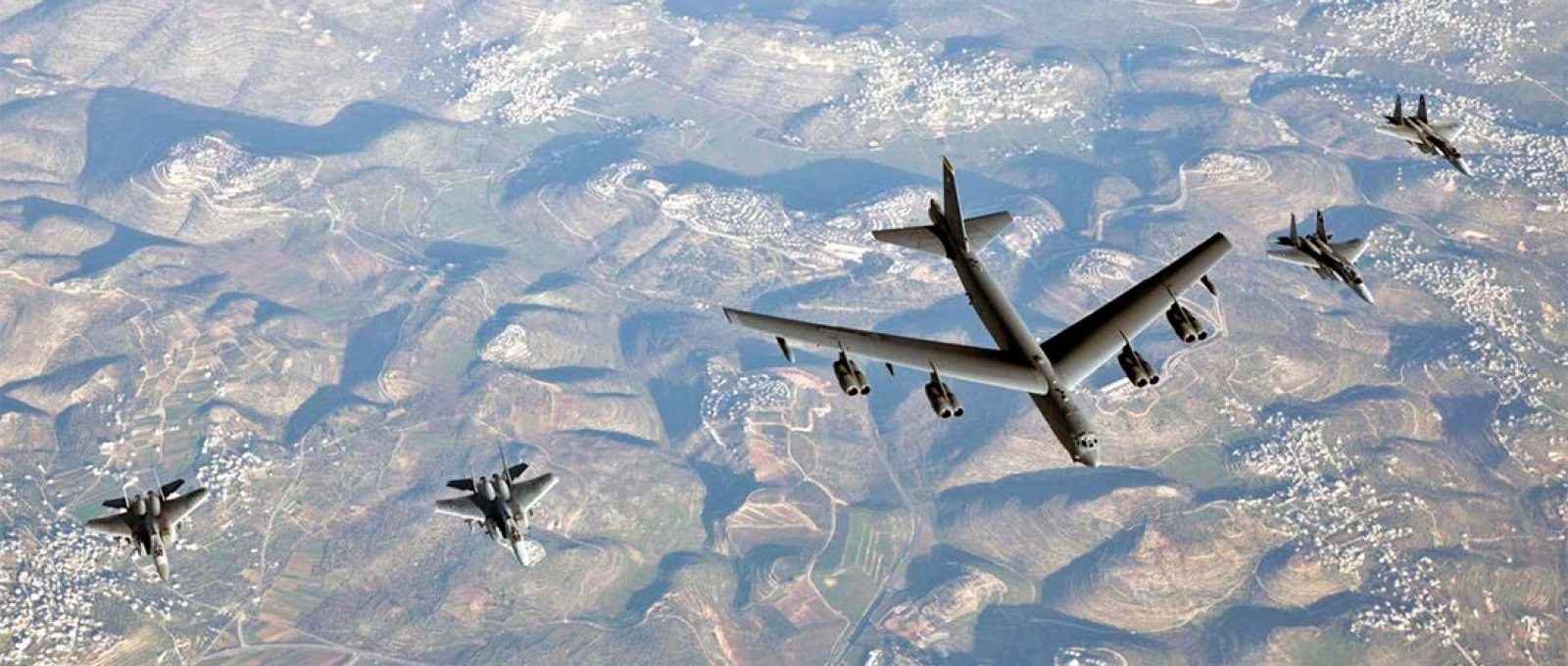 Capa-B-52-F-15-Israel