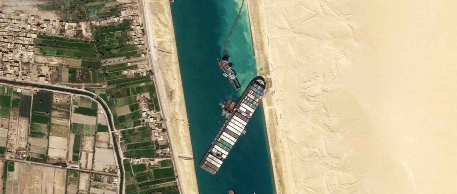Imagem de satélite de 28 de março de 2021 mostra o navio de carga MV Ever Given preso no Canal de Suez, Egito (Foto: Planet Labs Inc. via AP).