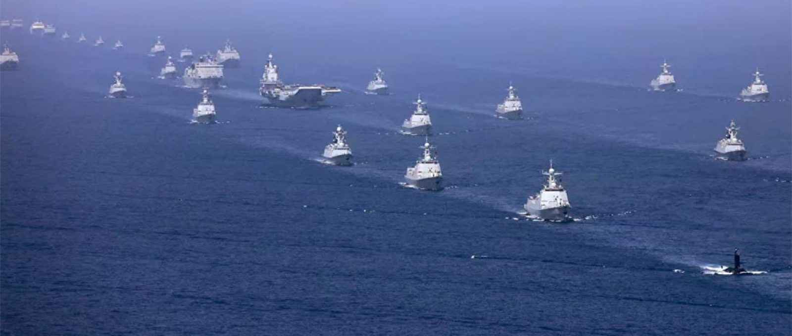 Formação da marinha chinesa (Foto: Li Gang/AP/Xinhua).
