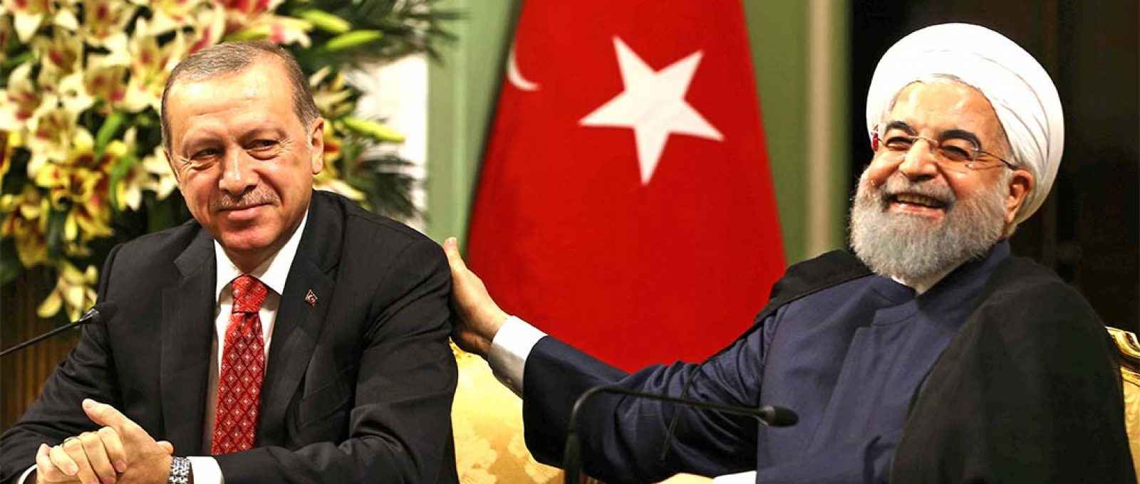 O presidente turco, Recep Tayyip Erdogan, e o então presidente iraniano, Hassan Rouhani, em Teerã, capital do Irã, em 4 de outubro de 2017 (Reuters).