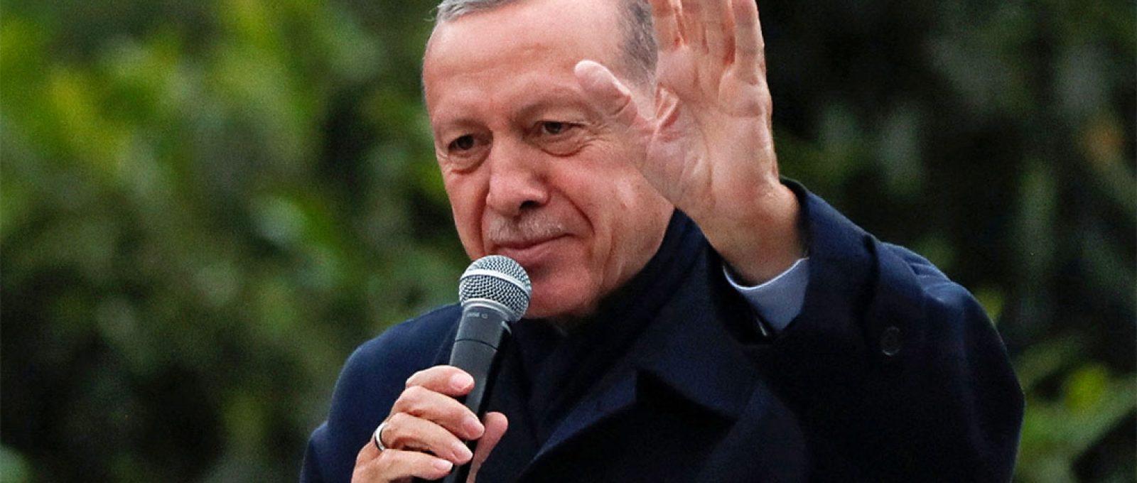 O presidente Tayyip Erdogan fala a seus apoiadores em Istambul, 28 de maio de 2023 (Murad Sezer/Reuters).
