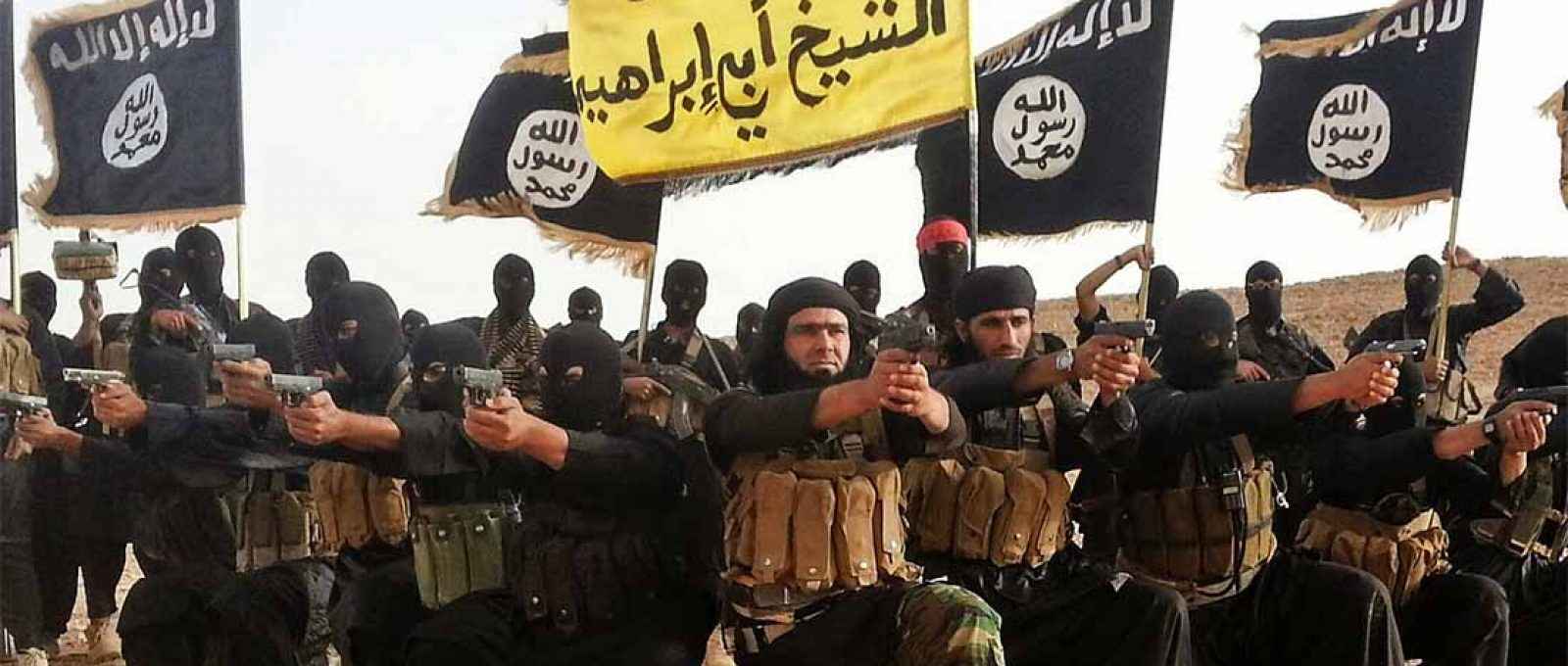 Militantes do Estado Islâmico (Foto: Alliance/Abaca via DW).