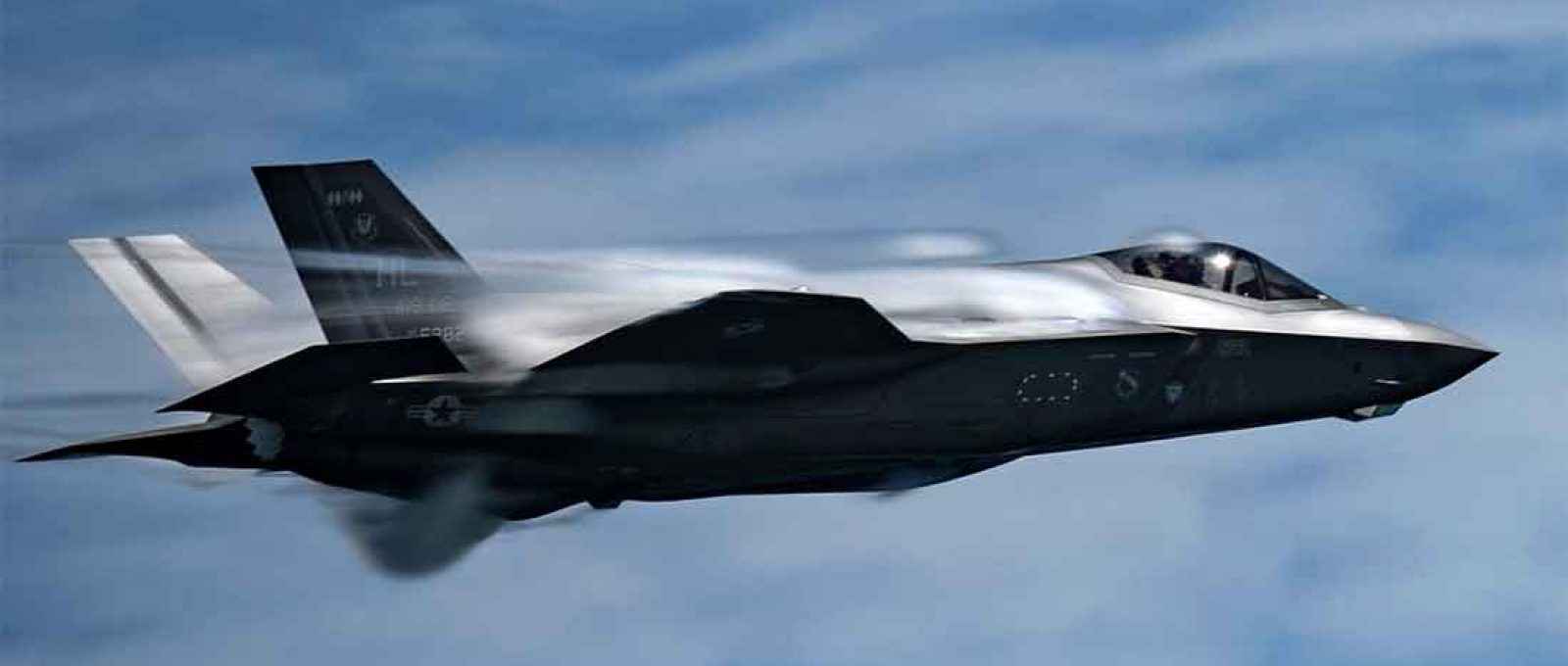 O caça Lockheed Martin F-35A Joint Strike Fighter (Foto: Kristine Legate/USAF).