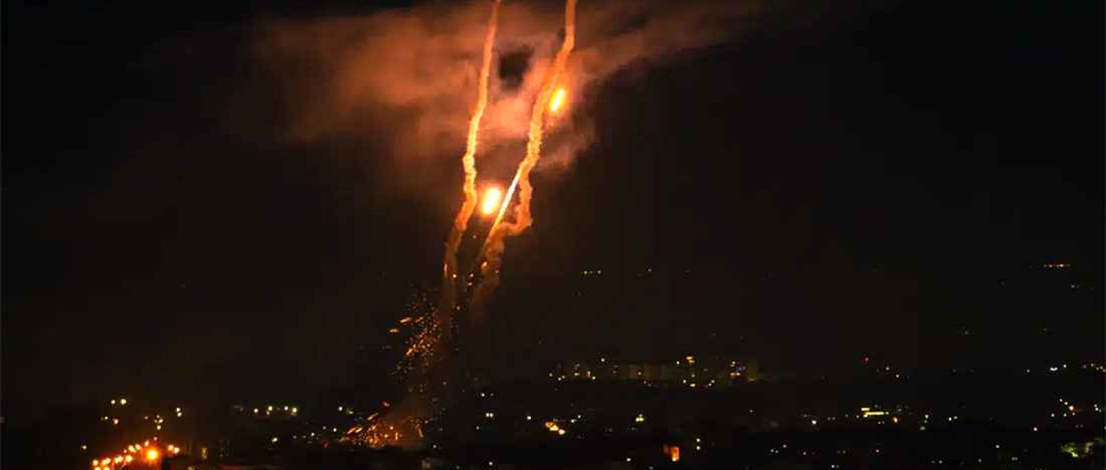 Foguetes lançados da Faixa de Gaza em direção a Israel, quarta-feira, 10 de maio de 2023 (Fatima Shbair/AP).