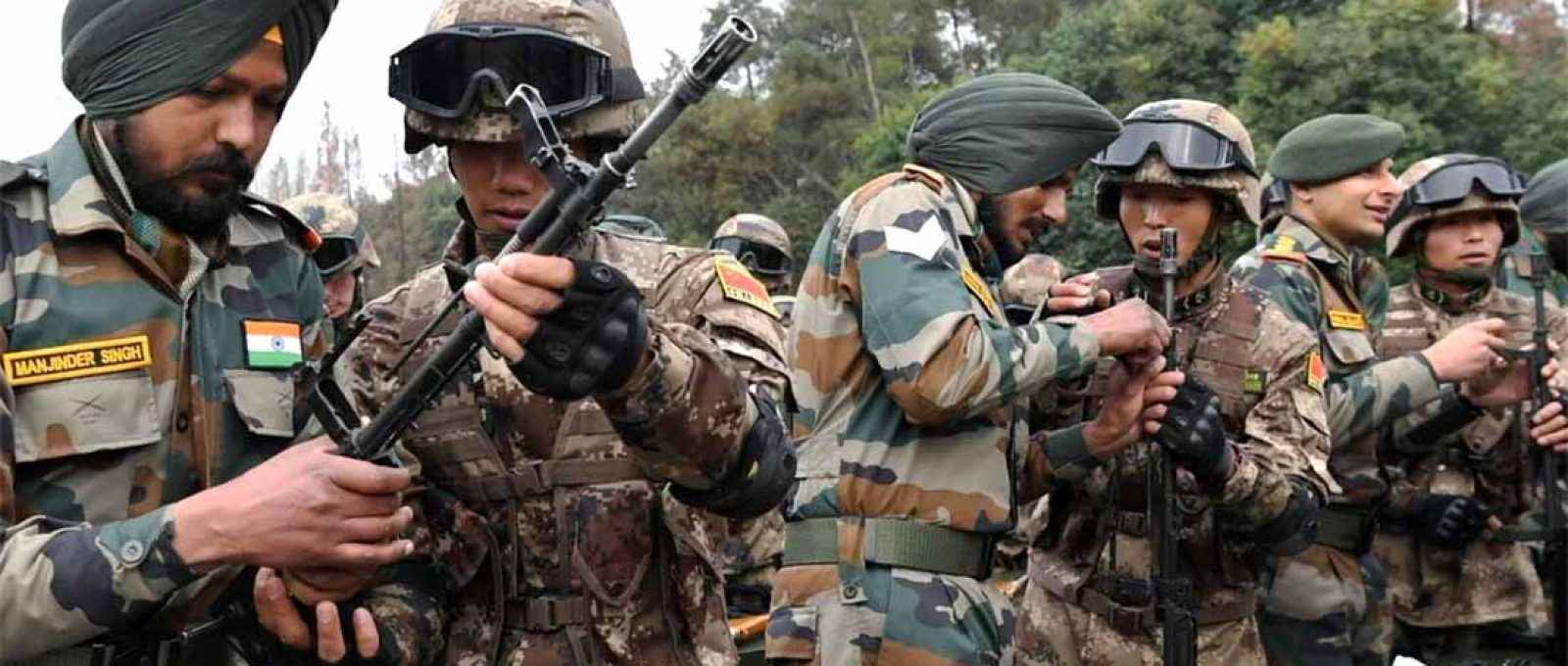 Soldados da China e da Índia participam do exercício conjunto Hand-in-Hand 2018 realizado em Chengdu, na província de Sichuan, China (Reuters).