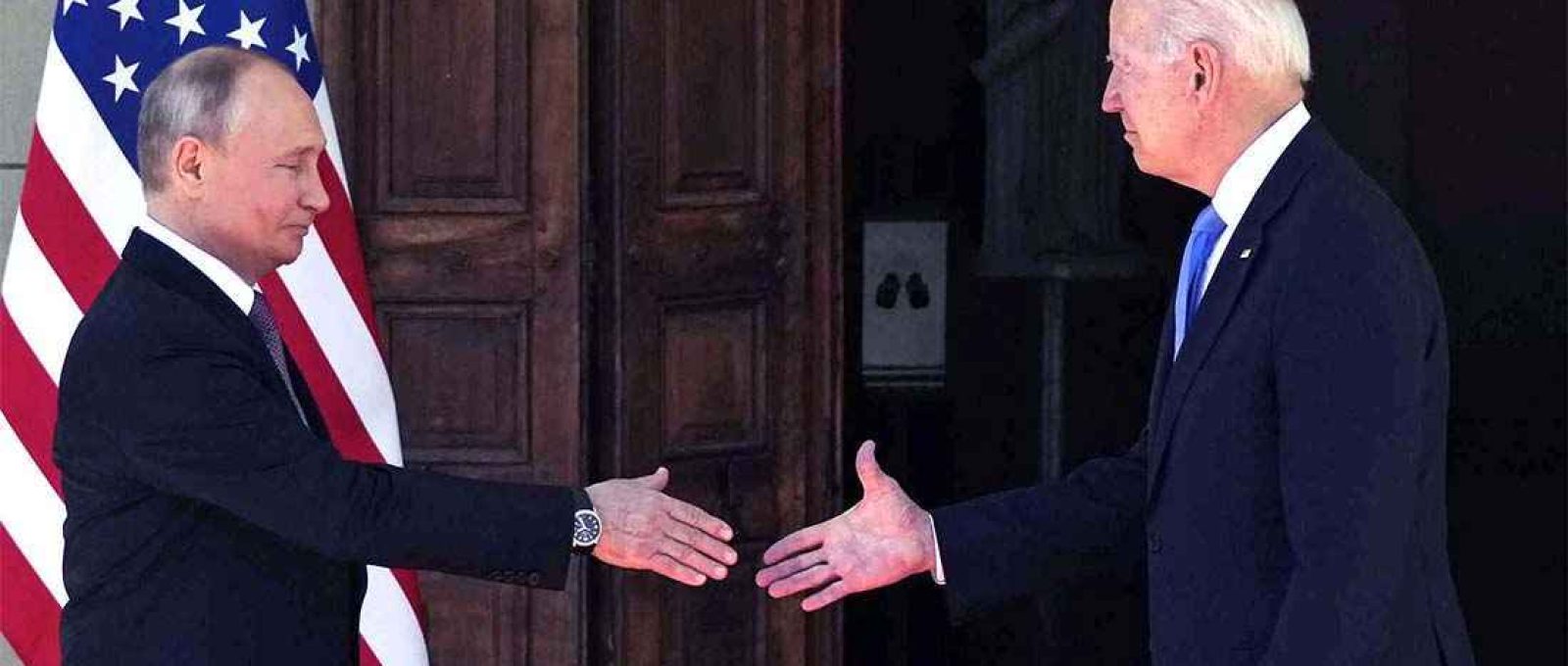 Os presidentes dos EUA, Joe Biden, e da Rússia, Vladimir Putin, em Genebra (Alexander Zemlianichenko/AFP).