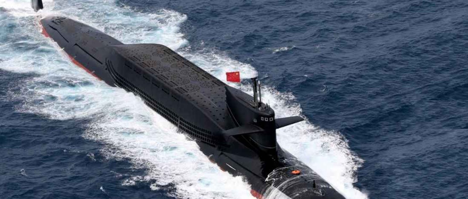 Um submarino estratégico de mísseis balísticos tipo 094A surgiu em um vídeo de treinamento da Marinha chinesa transmitido pela mídia estatal, antes do 20º congresso do partido (Weibo via SCMP).