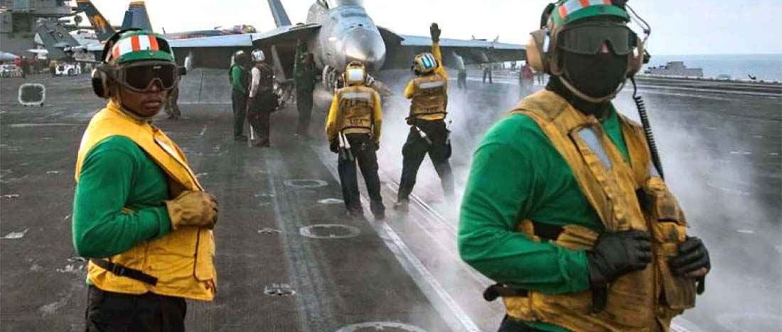 USS Carl Vinson operando no Mar da China Meridional, abril de 2017 (Matt Brown/Reuters).