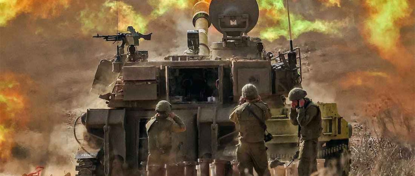 Obus autopropelido do exército israelense dispara perto da fronteira com Gaza, outubro de 2023 (Captura de tela YouTube).