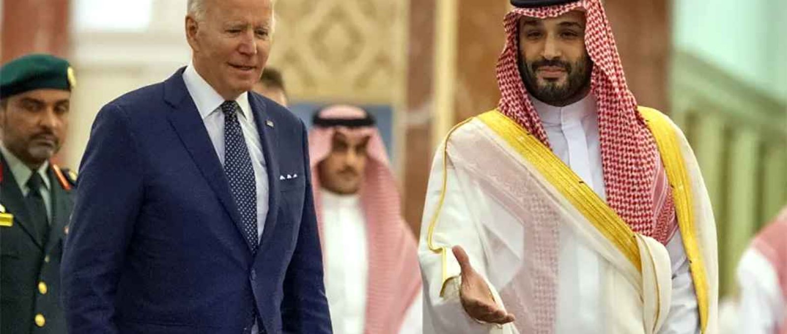 O presidente dos EUA, Joe Biden, e o príncipe-herdeiro da Arábia Saudita, Mohammed bin Salman (Royal Court of Saudi Arabia/Anadolu via Getty Images).