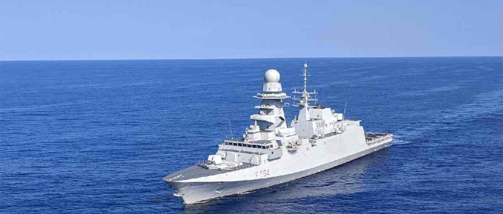 A futura fragata da US Navy é baseada na FREMM italiana, mostrada nesta foto navegando na costa da Virgínia durante sua implantação em 2018 (Foto: Defense News).