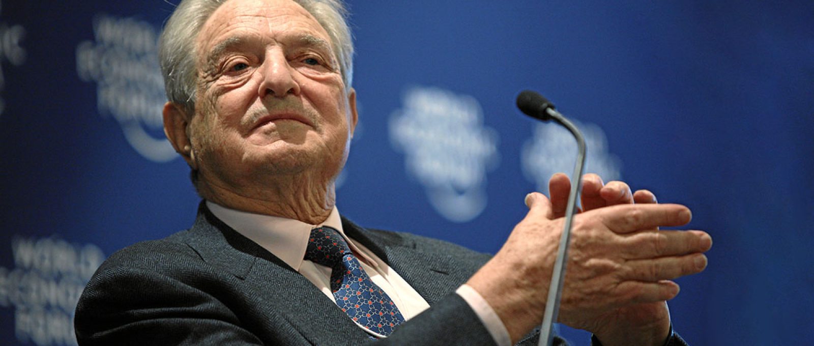 George Soros durante a Reunião Anual 2010 do Fórum Econômico Mundial em Davos, Suíça, em 27 de janeiro de 2010 (Sebastian Derungs/swiss-image.ch).