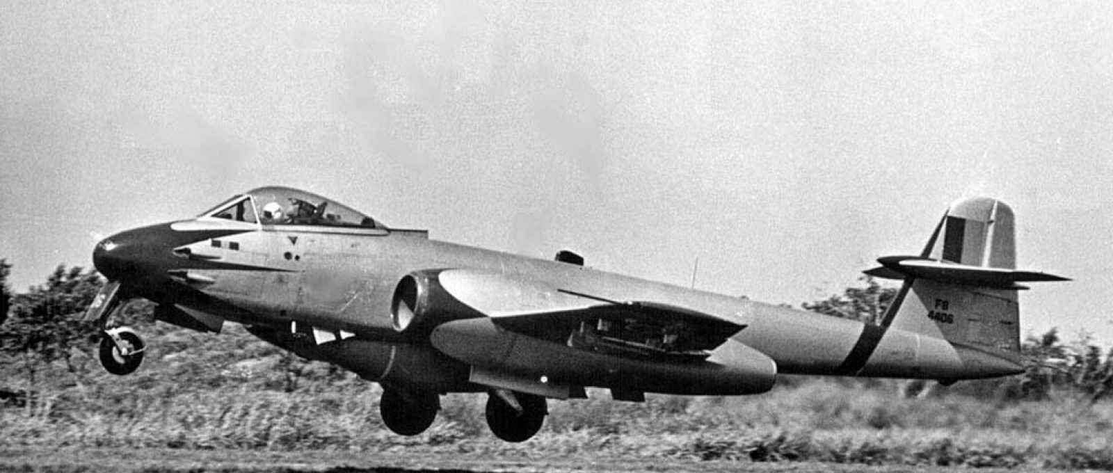 Caça a jato da FAB Gloster G.41K (F-8) Meteor F.Mk.8, fabricado pela Gloster Aircraft (Foto: FAB).