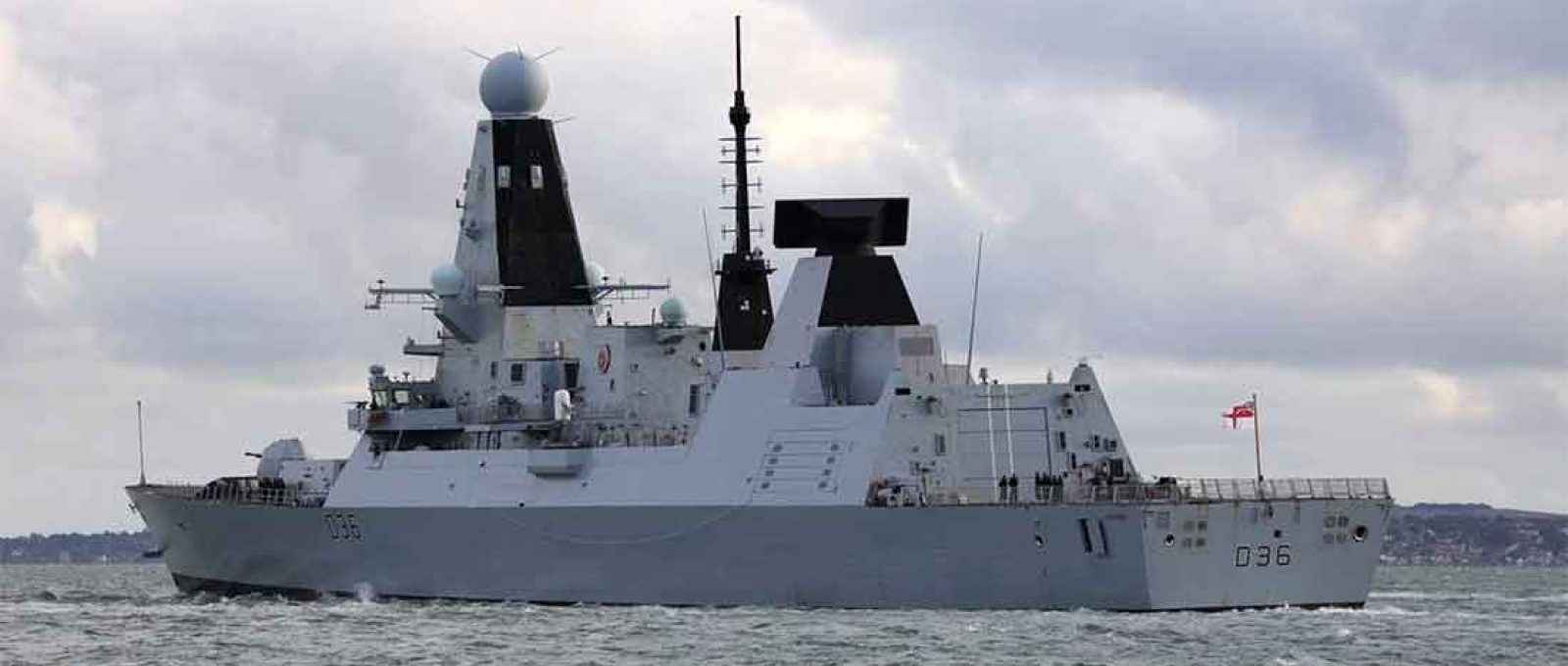 O contratorpedeiro britânico HMS Defender (Foto: Kevin Shipp/Shutterstock).