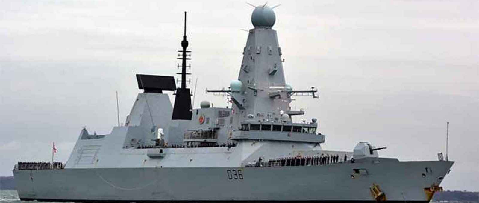 O destroier da Marinha Real Britânica HMS Defender (Foto: Ben Mitchell/AP).