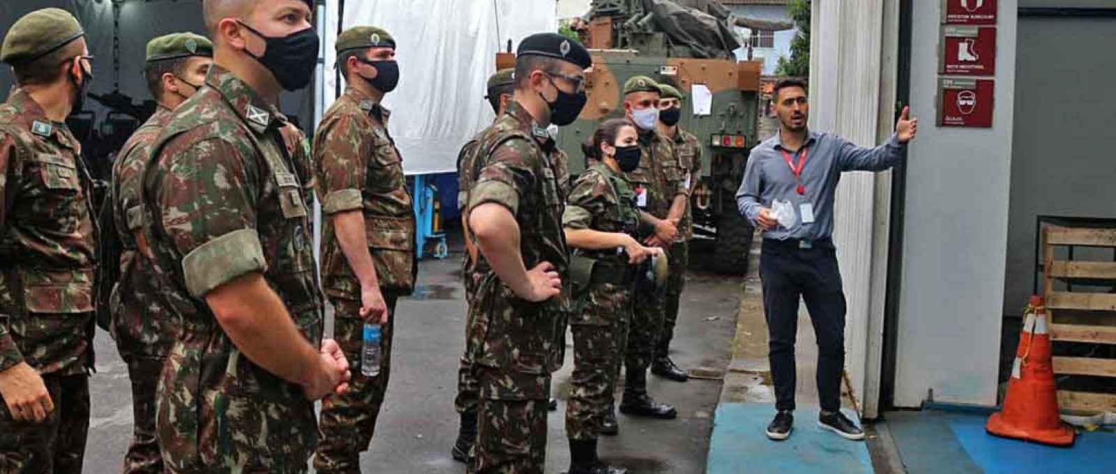 Militares recebem instrução na ARES (Foto: Divulgação).
