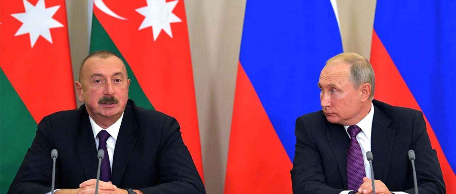 Os presidentes do Azerbaijão, Ilham Aliyev (esq.), e da Rússia, Vladimir Putin (dir.), durante conversações em Sochi, na Rússia, em setembro de 2018 (Presidência da Federação Russa).