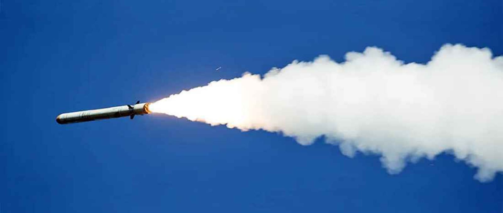 Teste de disparo de um míssil Iskander em 2014 (Mil.ru/Wikimedia Commons/CC BY 4.0).