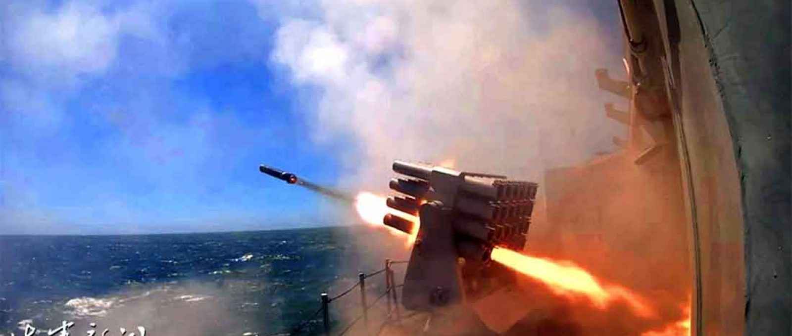 Exercício de fogo real da Marinha chinesa no Mar da China Oriental em agosto de 2020 (Foto: Navy.81.cn).