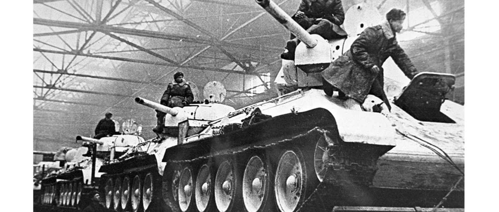 Tanques T-34 modelo 1942 produzidos nas fábricas da Uralmash em Yekaterinburgo (RIA/Novosti).
