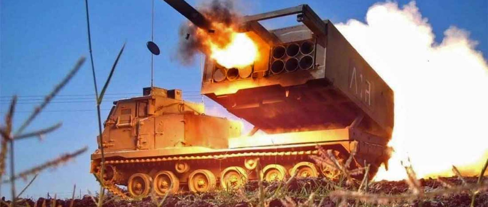 Sistema de foguetes MLRS (Creative Commons).