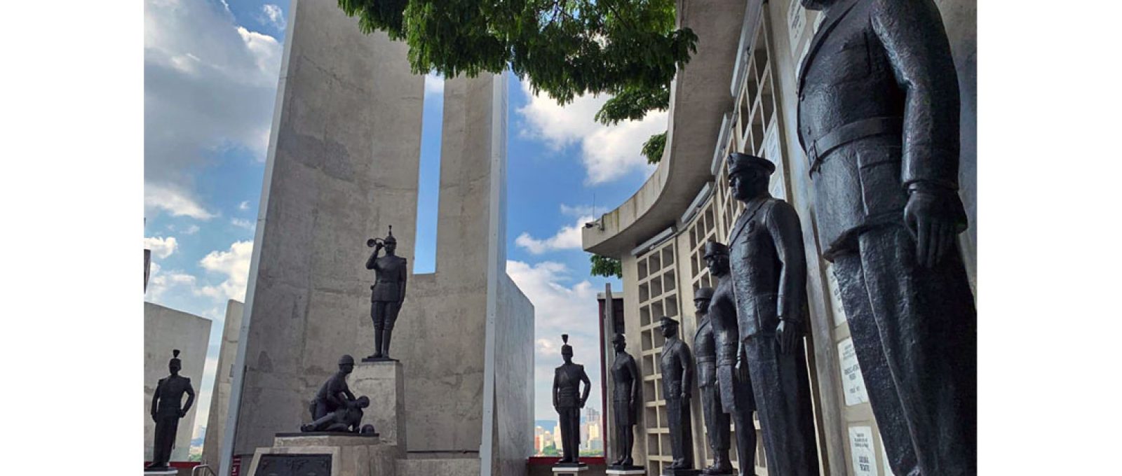 Praça central do Mausoléu da Polícia Militar do Estado de São Paulo, PMESP (Acervo do autor).