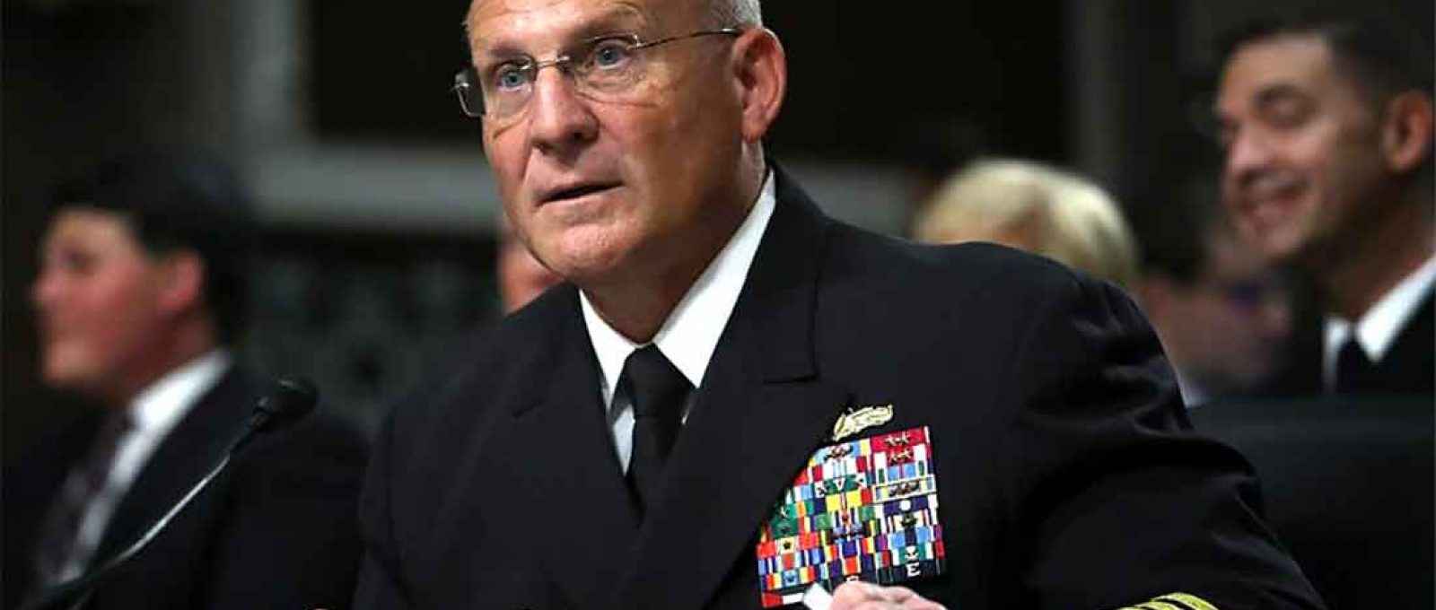 O então vice-almirante da U.S. Navy, Michael M. Gilday, testemunha perante o Comitê de Serviços Armados do Senado dos EUA em 31 de julho de 2019 em Washington, D.C. (Foto: Win McNamee/Getty).