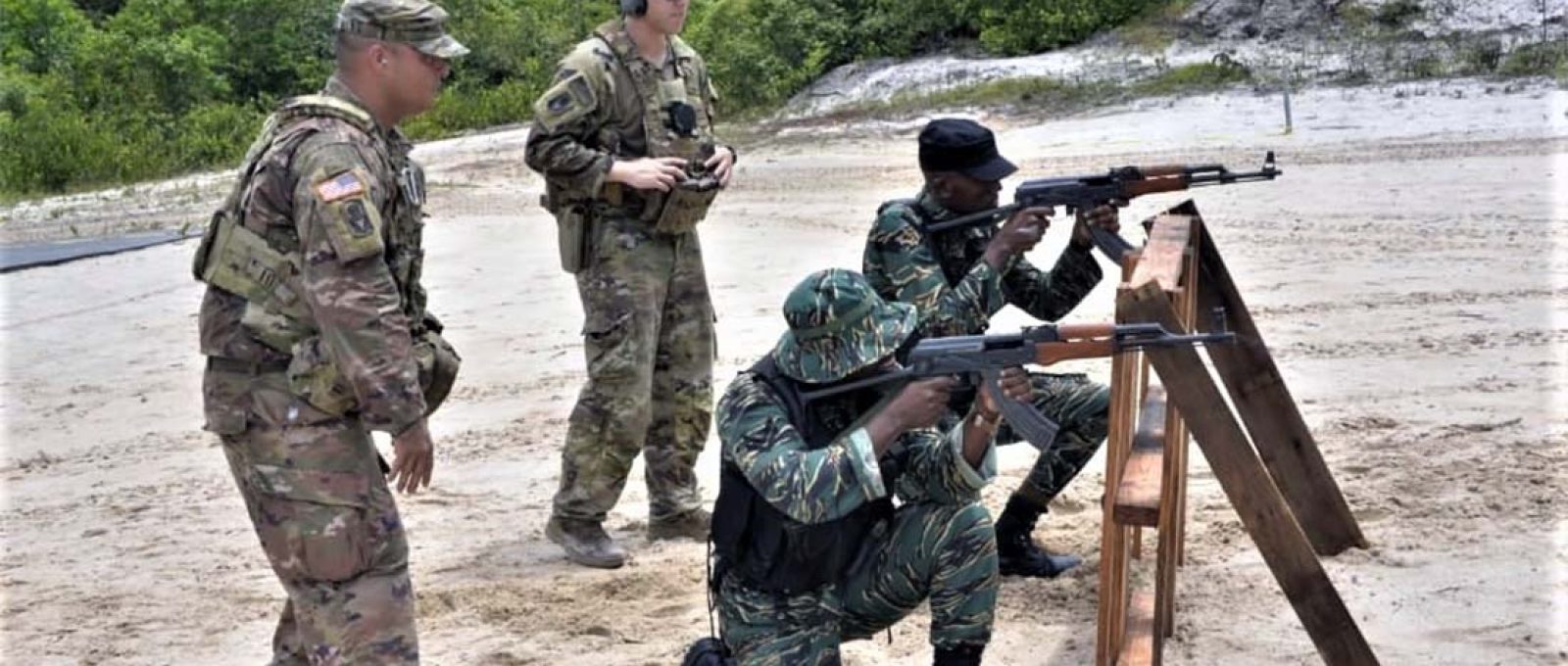 Militares da Força de Defesa da Guiana em treinamento sob supervisão de oficiais norte-americanos no exercício Tradewinds 2021, realizado entre 11 e 26 de junho de 2021 (Força de Defesa da Guiana).