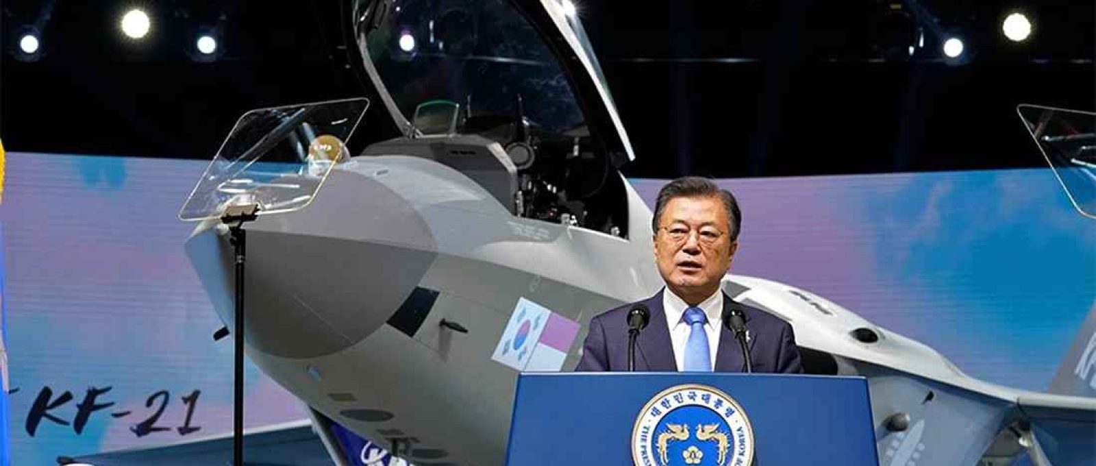 Presidente da Coreia do Sul, Moon Jae-in, em evento de lançamento do KF-21 Boramae (Foto: KAI).