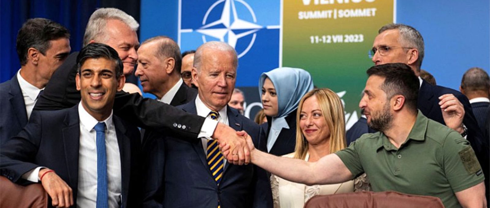 O presidente ucraniano, Volodymyr Zelensky, com o presidente americano Joe Biden, o secretário-geral da OTAN, Jens Stoltenberg, e líderes ocidentais na Cúpula da OTAN em Vilnius, 11 de julho de 2023 (BBC).