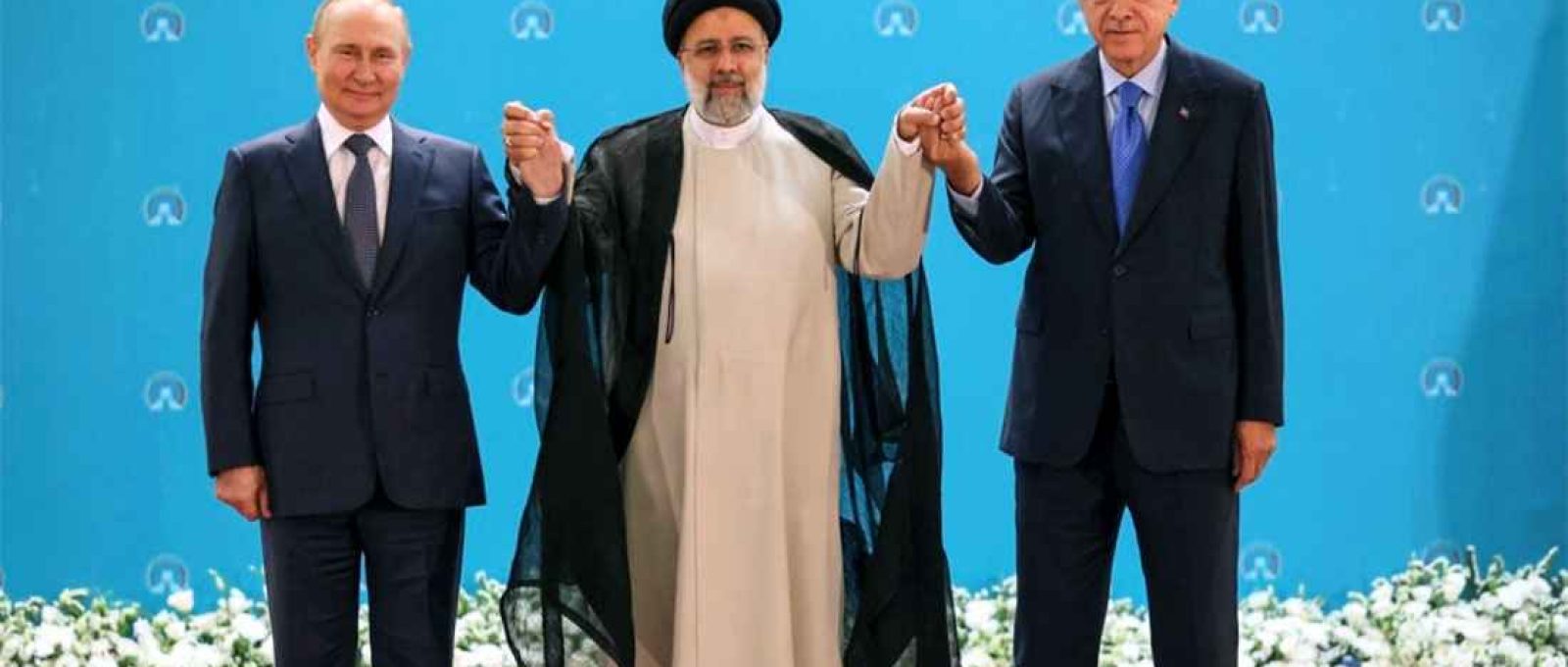 Os líderes da Rússia, Vladimir Putin, do Irã, Ebrahim Raisi e da Turquia, Recep Tayyip Erdogan. posam para foto antes de reunião no Palácio Saadabad, em Teerã, em 19 de julho (Sergei Savostyanov/Sputnik).