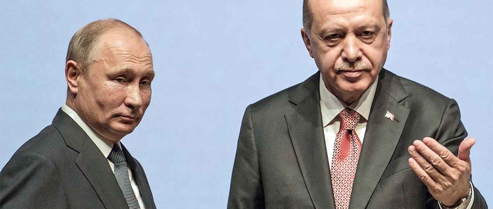 Vladimir Putin, à esquerda, e Recep Tayyip Erdoğan (Bulent Kilic/AFP/Getty Images).