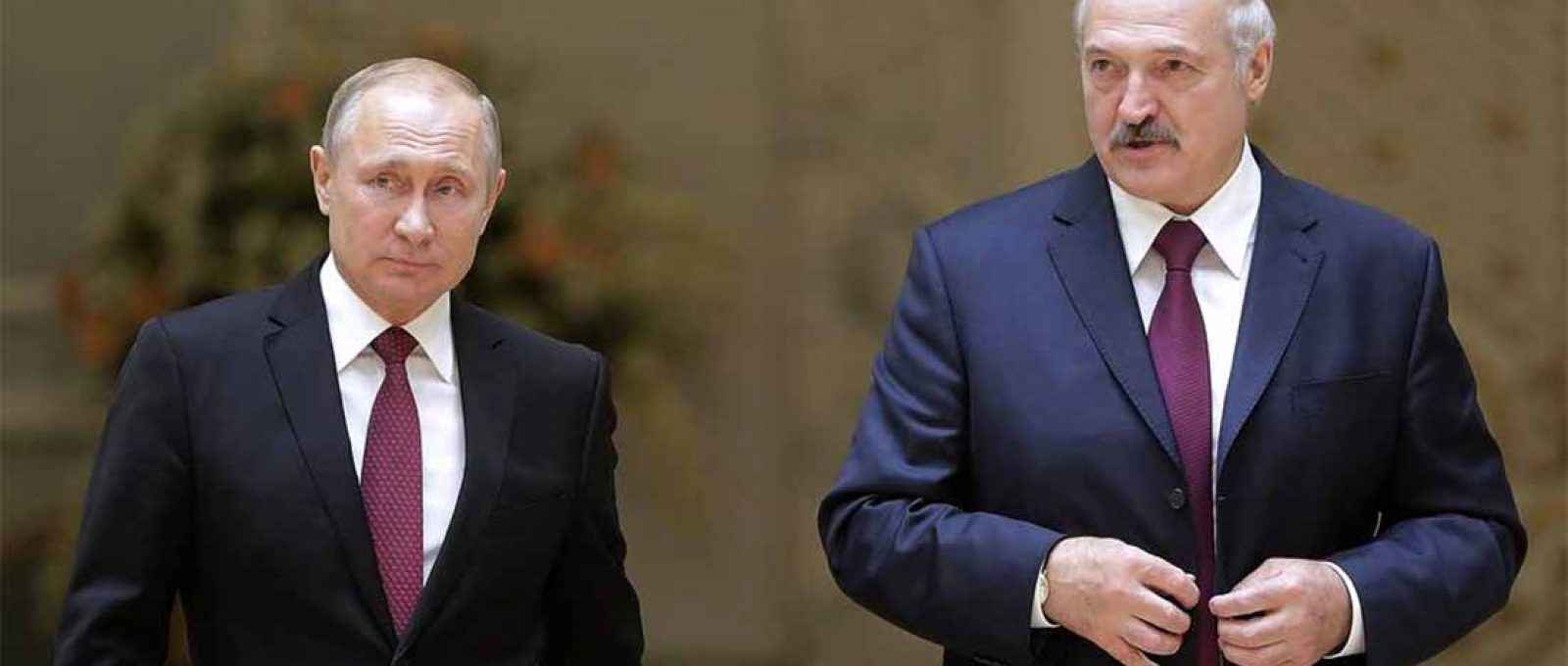 Vladimir Putin, presidente da Rússia, e Alexander Lukashenko, presidente da Bielorrússia (Foto: Mikhail Metzel/Tass).