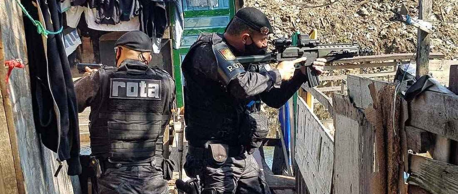 Integrantes da ROTA, da PMESP, em operação (Acervo do autor).