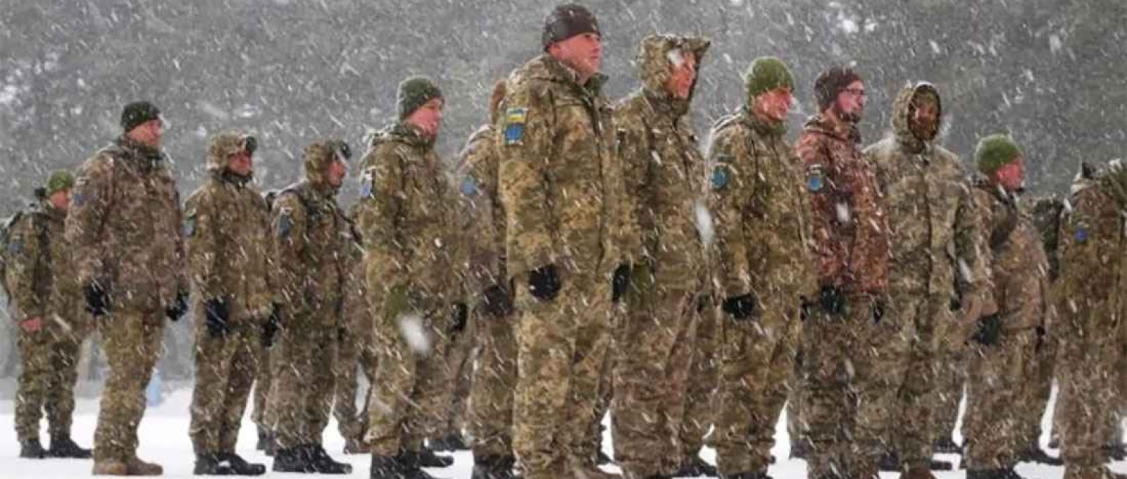 Soldados do exército ucraniano em Kharkov, Ucrânia, em janeiro de 2022 (Seneline/Shutterstock).