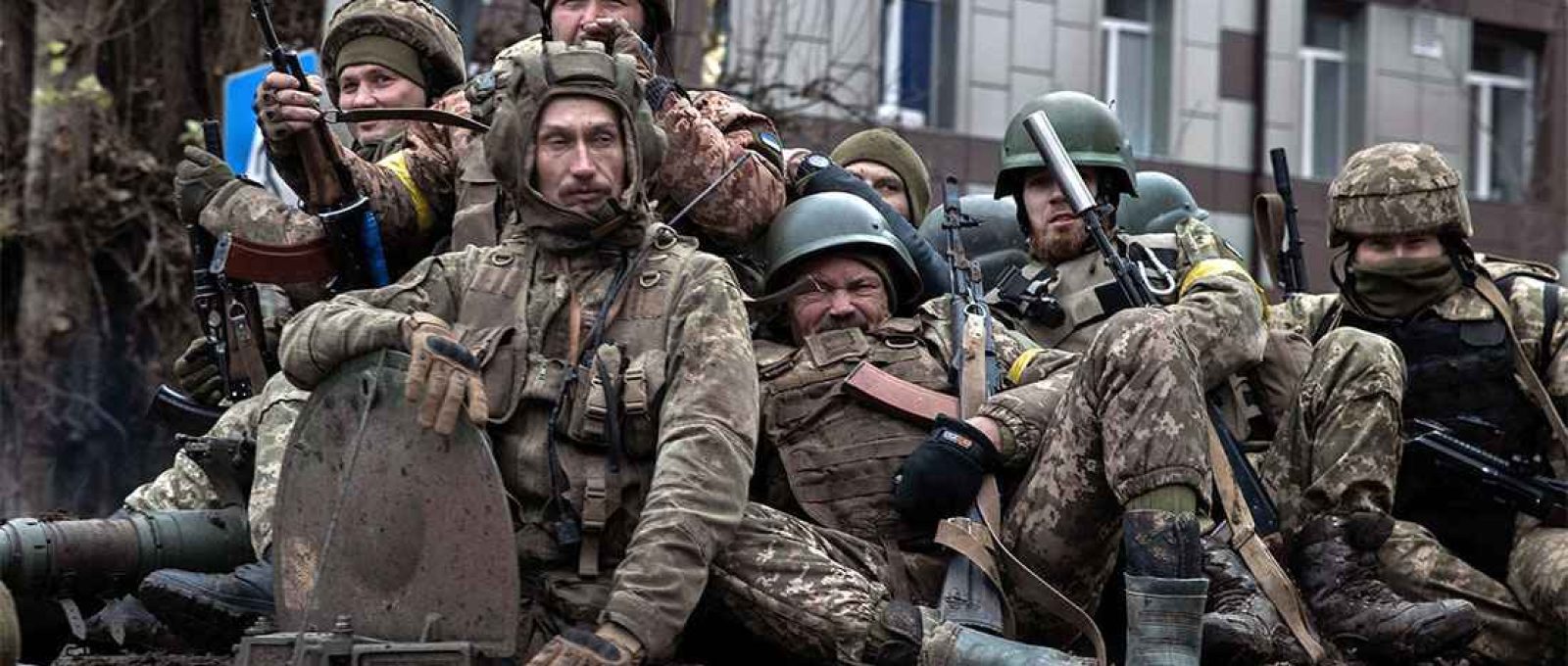 Soldados ucranianos em Bakhmut, Ucrânia, 25 de novembro de 2022 (Tyler Hicks/The New York Times).