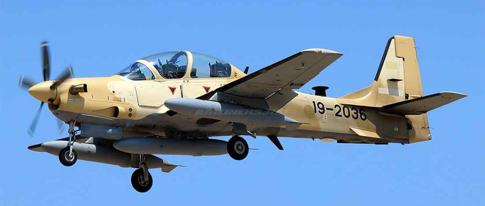 Embraer A-29 Super Tucano da Força Aérea Nigeriana fazendo escala em Zaragoza, na Espanha, 20 de julho de 2021 (Ricardo Aysa Calahorra/Airliners.net).