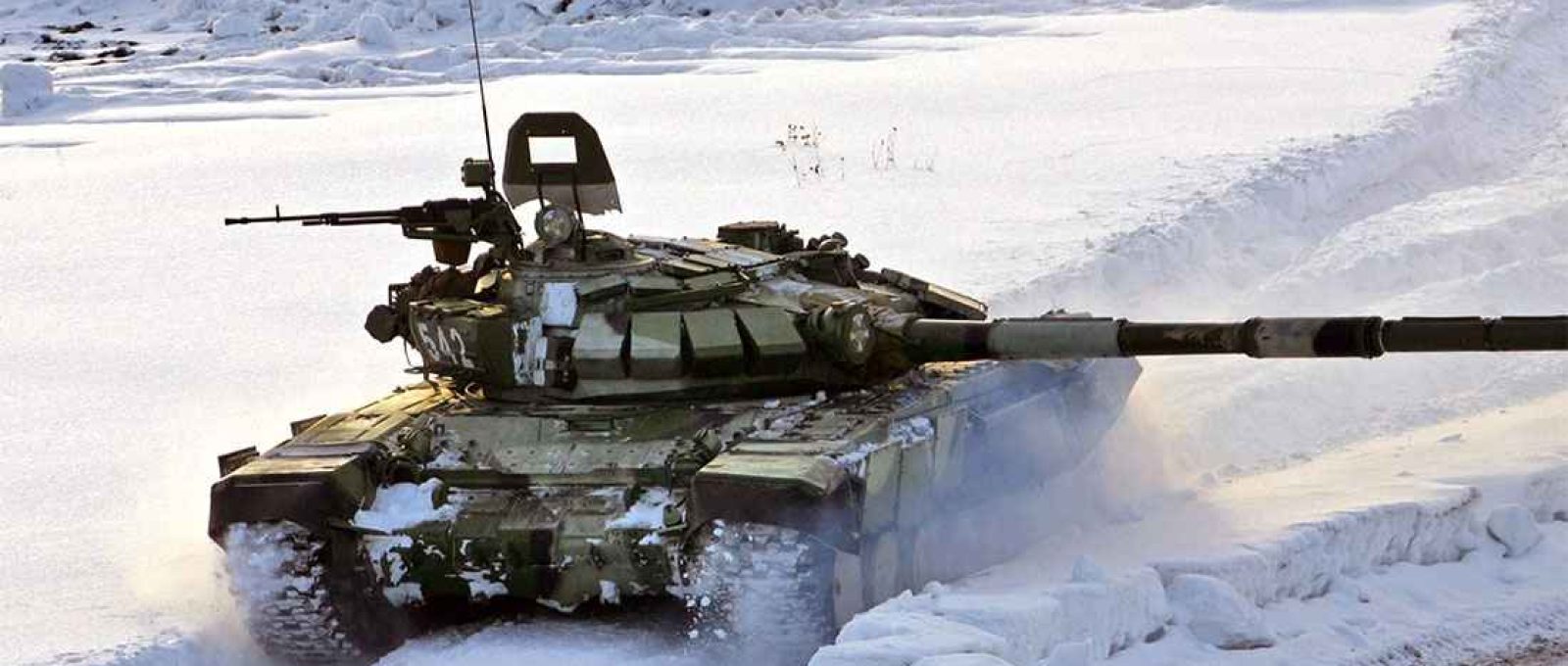 Tanque T-90 na neve (Creative Commons).