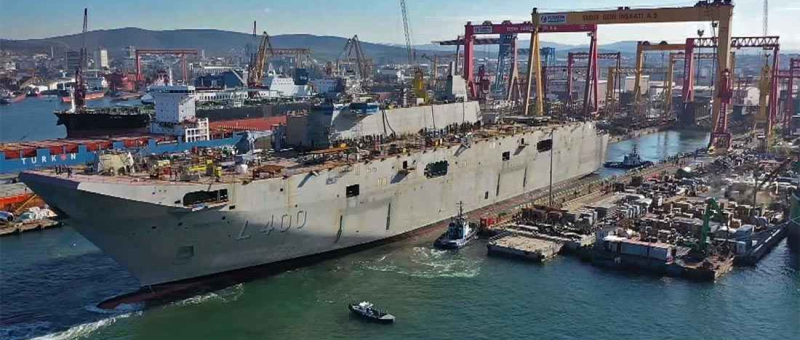 O TCG Anadolu no Estaleiro Sedef em Tuzla, Istambul, Turquia, em fevereiro de 2020 (Foto: DHA).