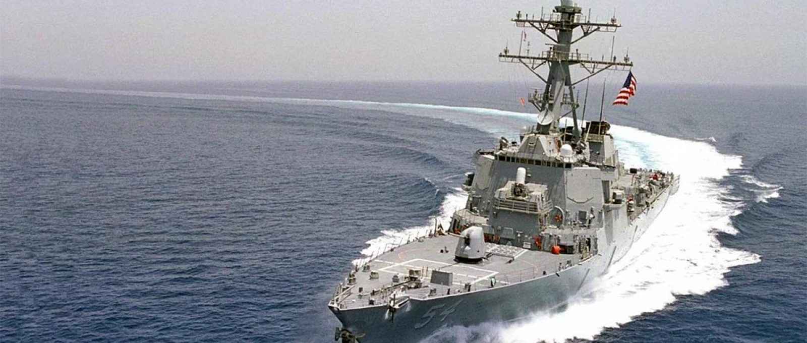 A Marinha dos EUA disse que o destroier USS Curtis Wilbur conduziu um “trânsito de rotina no Estreito de Taiwan” (Foto: AFP).