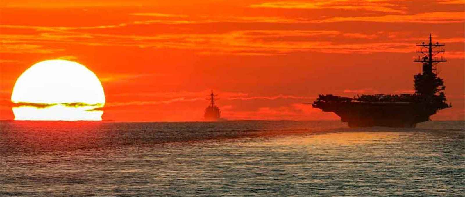 O porta-aviões USS Ronald Reagan navegando no Mar do Sul da China em 18 de junho de 2021 (Foto: Rawad Madanat/US Navy).