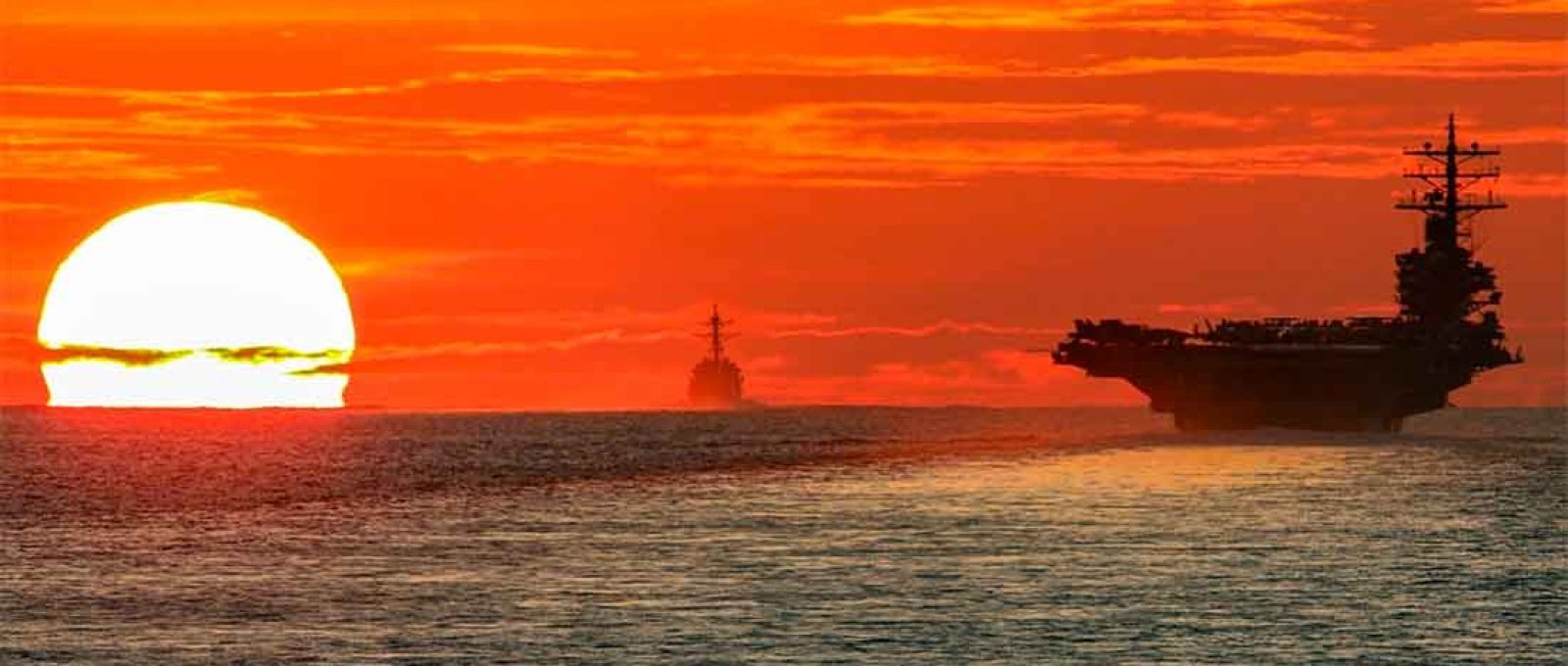 O porta-aviões USS Ronald Reagan navegando no Mar do Sul da China em 18 de junho de 2021 (Foto: Rawad Madanat/US Navy).