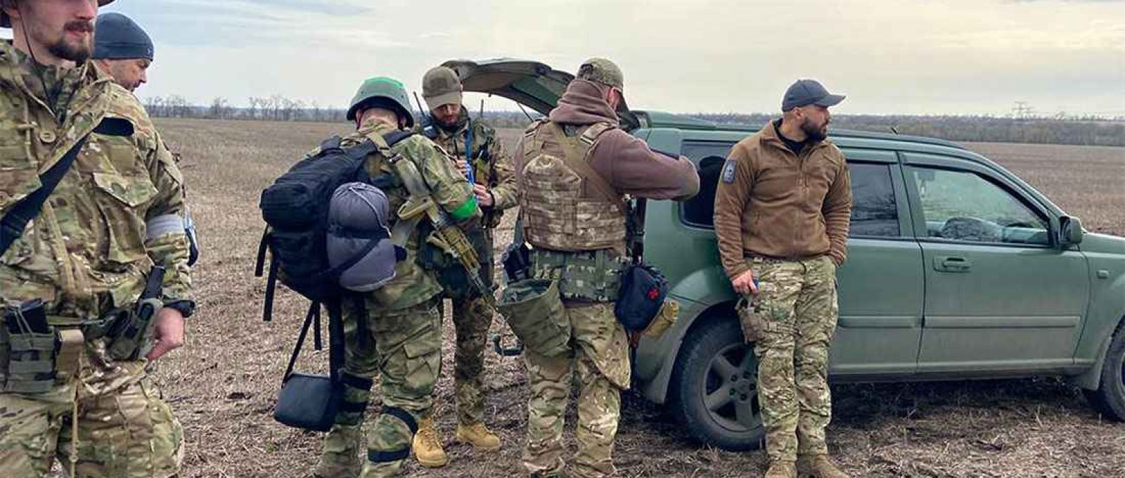 Tropas de operações especiais ucranianas treinam com pessoal do Grupo Mozart
(Cortesia de Andrew Milburn via NBC News).